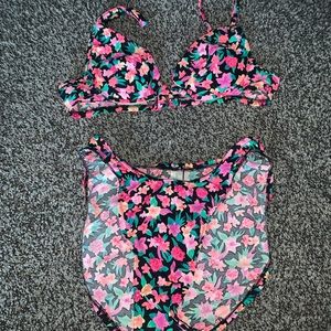Flower print VS bikini 👙